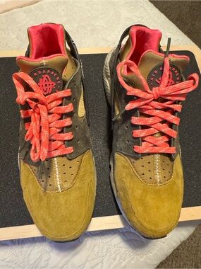 Nike Mens Air Huarache Brown Olive with Red Accents